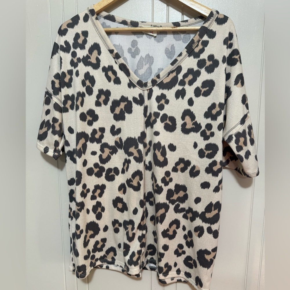 BiBi V-Neck Tee